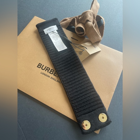 New Burberry Rib Knit Collar Black Unisex🖤🌟 - Picture 3 of 8